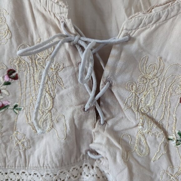 K&G Womens Embroidered Beige Cotton Blouse Size Medium Floral - Picture 3 of 5